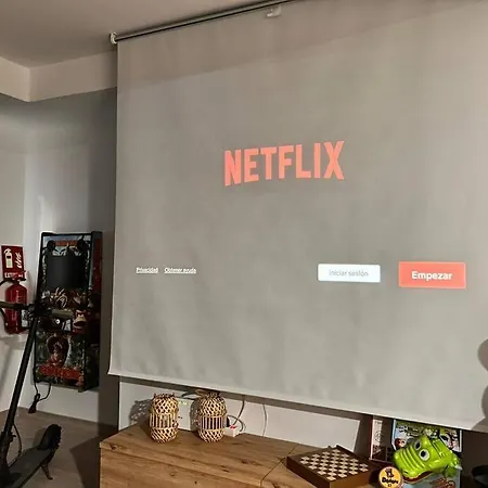 Lujo Proyector, Maquina Arcade, Wifi Y Patinetes Apartmán *